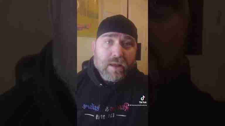 Read more about the article Narrating mundane things in news anchor voice