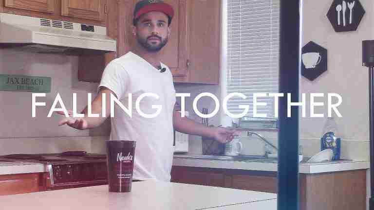 Read more about the article Falling Together – “Livestream Fail” // Documentary, 2019